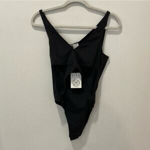 NWT LITA BY‎ CIARA SLEEVELESS BLACK BODYSUIT